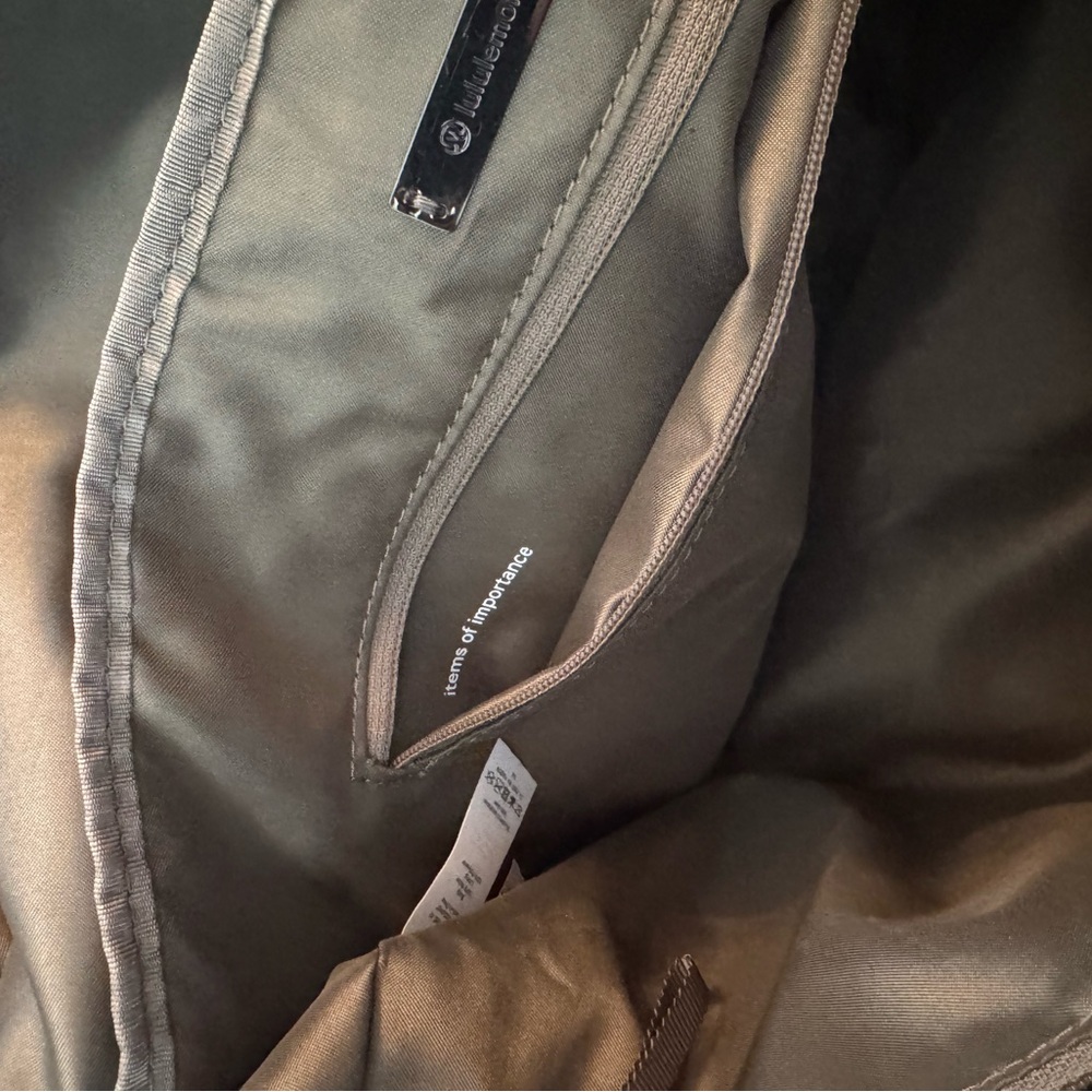 lululemon athletica Olive Green Tote Bag - Picture 9 of 9